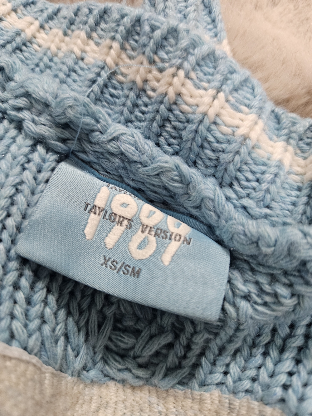 Taylor SWIFT CARDIGAN BUNDLE - Picture 4 of 8
